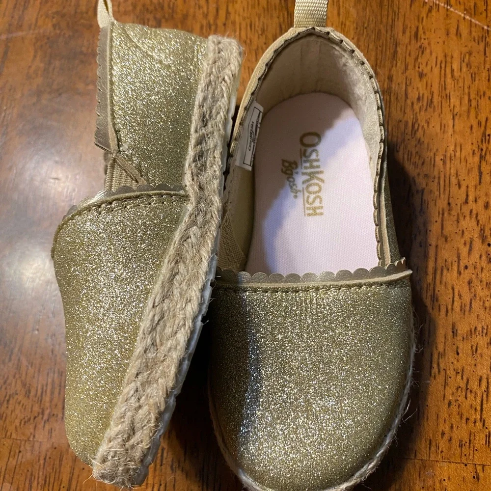OshKosh B'gosh Belle Slip-on Espadrilles. Sparkly, gold glitter. Size 6. Toddler